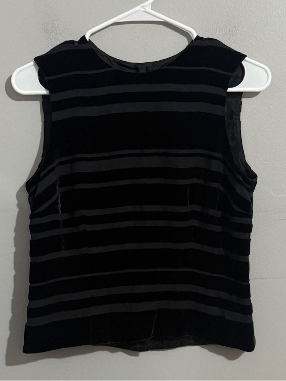 Ann Taylor Top Womens 2 Silk Velvet Stripe Sleeveless Blouse Covered Button Back